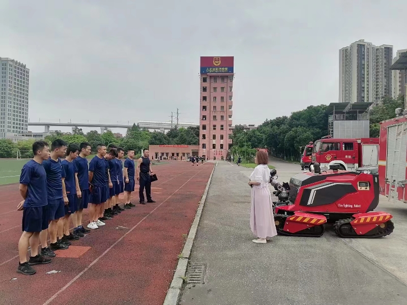 舉升搶險(xiǎn)主戰(zhàn)消防車(chē)、全地形消防滅火機(jī)器人巡展演示圓滿(mǎn)結(jié)束